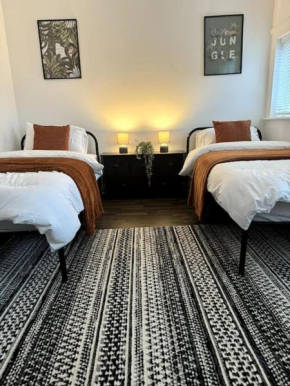 Modern 4-bed house FREE PARKING Walking distance to Coop LIVE , Etihad, Ancoats and City Centre
